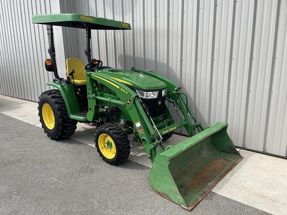 Image of John Deere 3033R equipment image 3