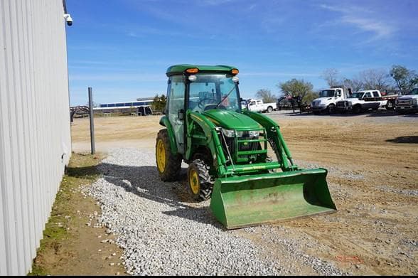 Image of John Deere 3033R equipment image 3