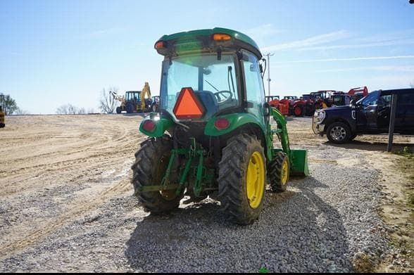 Image of John Deere 3033R equipment image 4