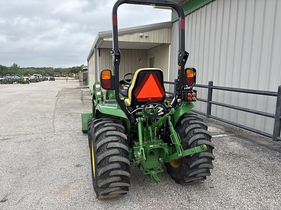 Image of John Deere 3033R equipment image 3