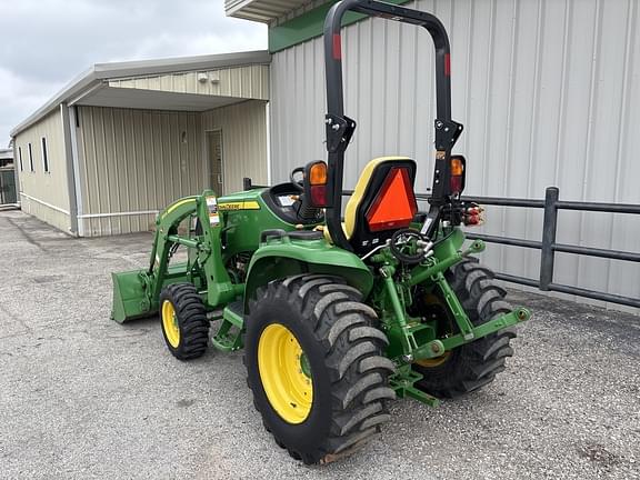 Image of John Deere 3033R equipment image 2