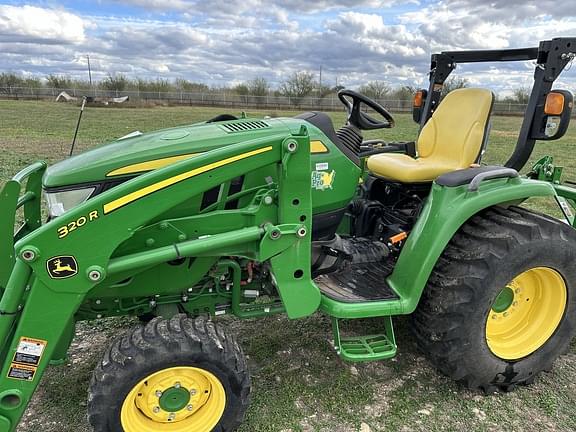 Image of John Deere 3033R equipment image 1