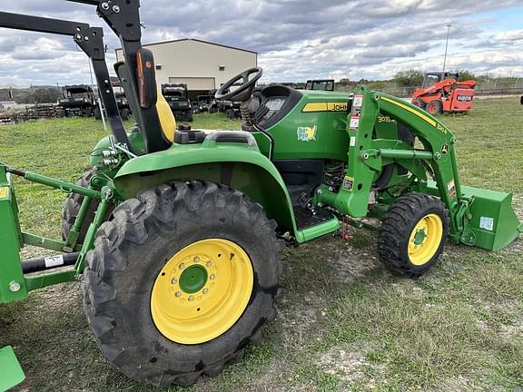 Image of John Deere 3033R equipment image 2