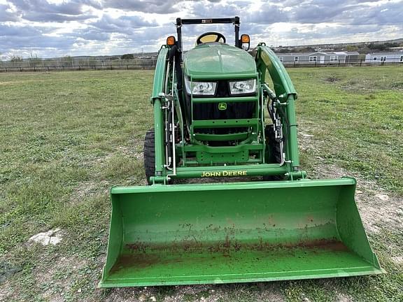 Image of John Deere 3033R equipment image 3