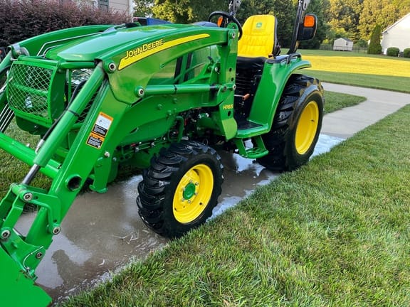 Main image John Deere 3033R