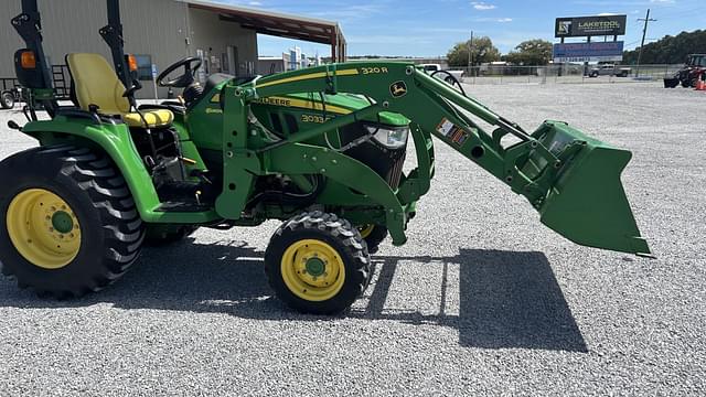 Image of John Deere 3033R equipment image 4