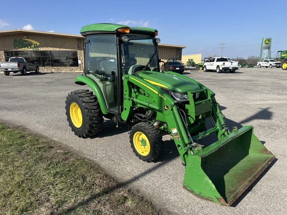 2019 John Deere 3033R Equipment Image0