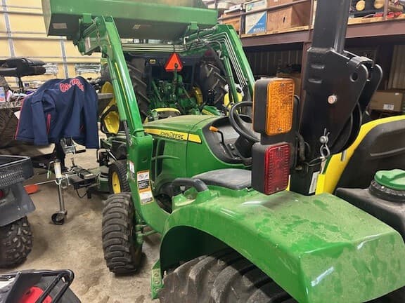 Image of John Deere 3035D equipment image 3