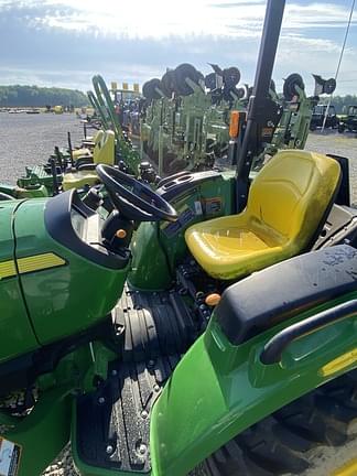 Image of John Deere 3035D equipment image 3