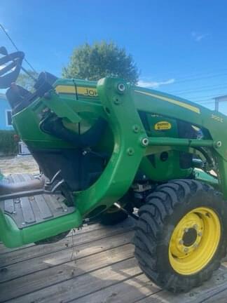 Image of John Deere 3038E equipment image 3