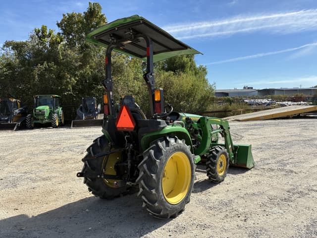 Image of John Deere 3038E equipment image 4