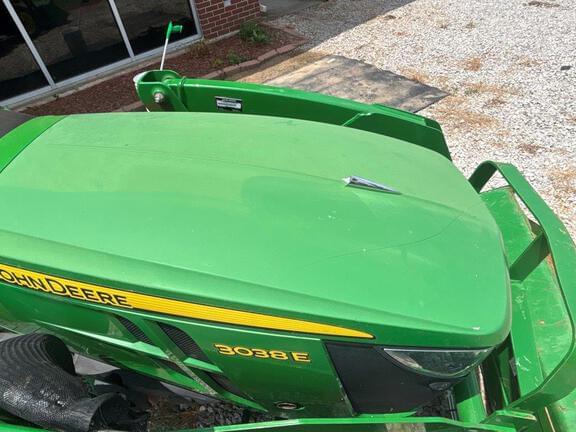 Image of John Deere 3038E equipment image 4