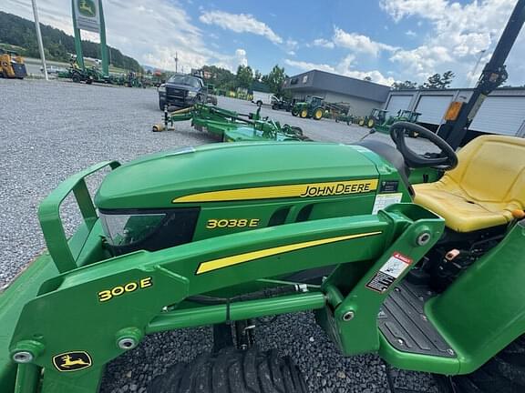 Image of John Deere 3038E equipment image 2