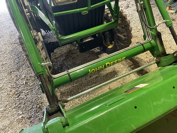 Image of John Deere 3038E equipment image 3