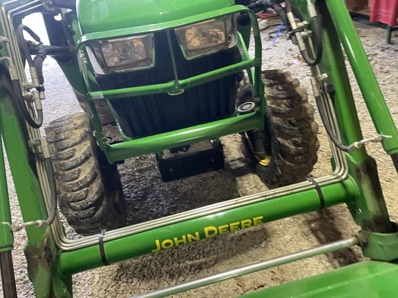 Image of John Deere 3038E equipment image 4