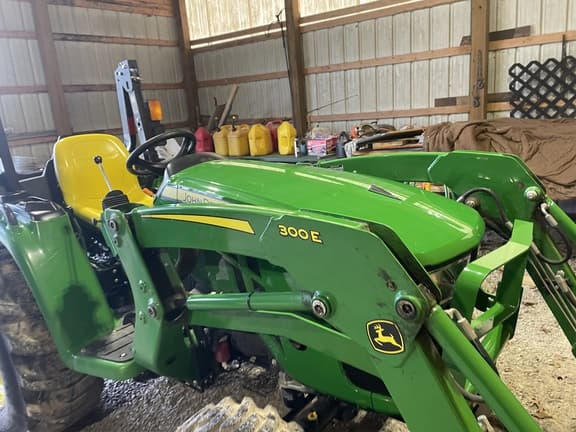 Image of John Deere 3038E equipment image 1