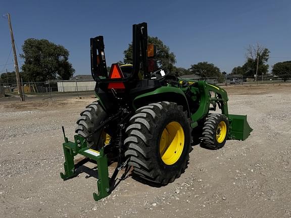 Image of John Deere 3038E equipment image 4