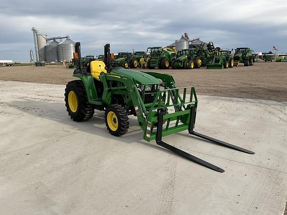 Image of John Deere 3038E equipment image 2