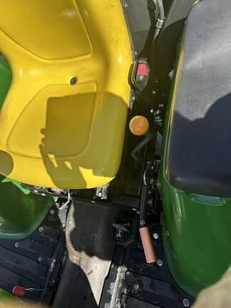 Image of John Deere 3038E equipment image 4