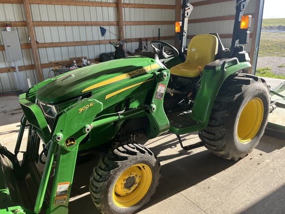 Image of John Deere 3038E equipment image 1