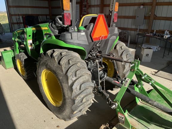 Image of John Deere 3038E equipment image 4