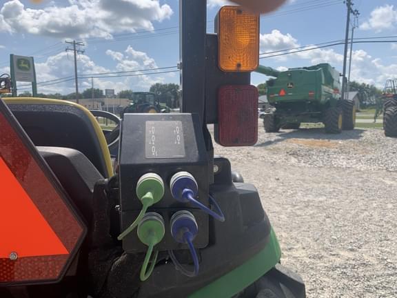 Image of John Deere 3038E equipment image 4