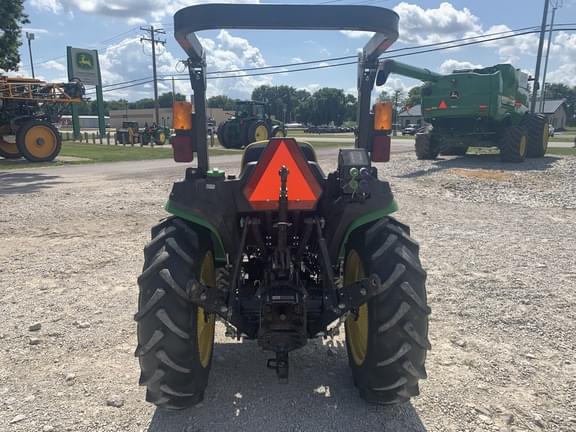 Image of John Deere 3038E equipment image 3