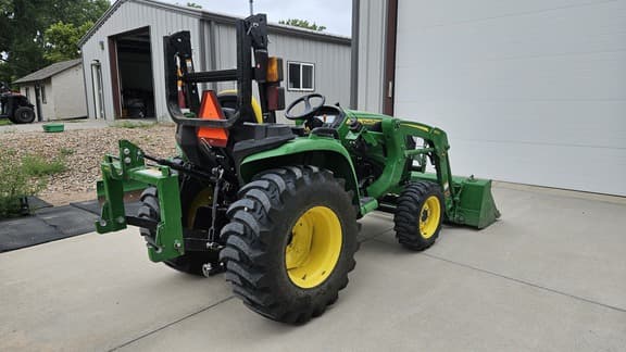 Image of John Deere 3038E equipment image 4