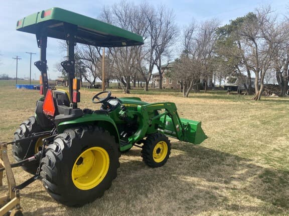Image of John Deere 3038E equipment image 2