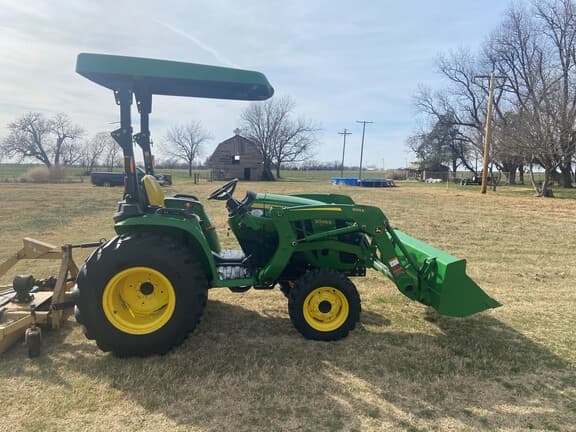 Image of John Deere 3038E equipment image 4