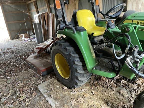 Image of John Deere 3038E equipment image 3