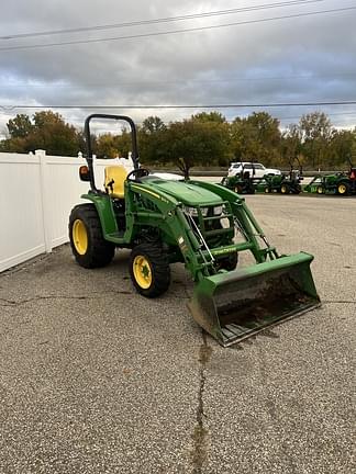 Image of John Deere 3039R equipment image 1