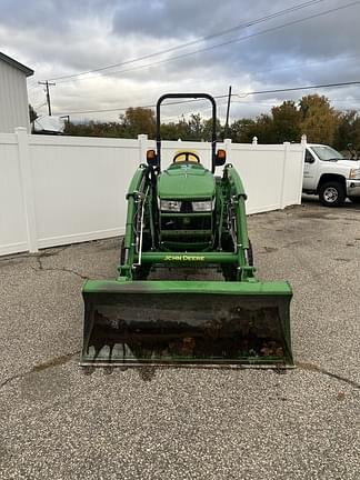 Image of John Deere 3039R equipment image 2