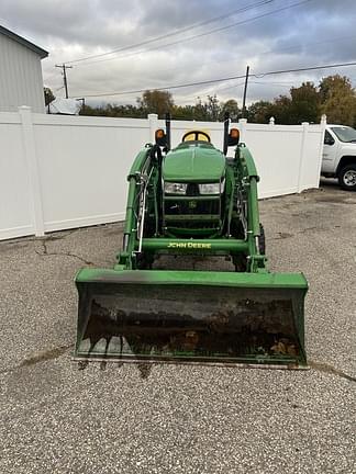 Image of John Deere 3039R equipment image 4