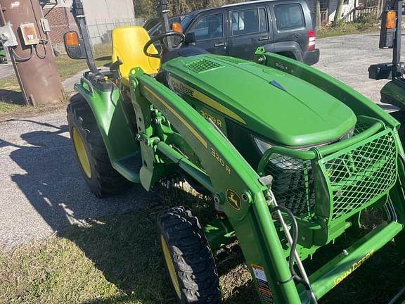 Image of John Deere 3039R equipment image 3