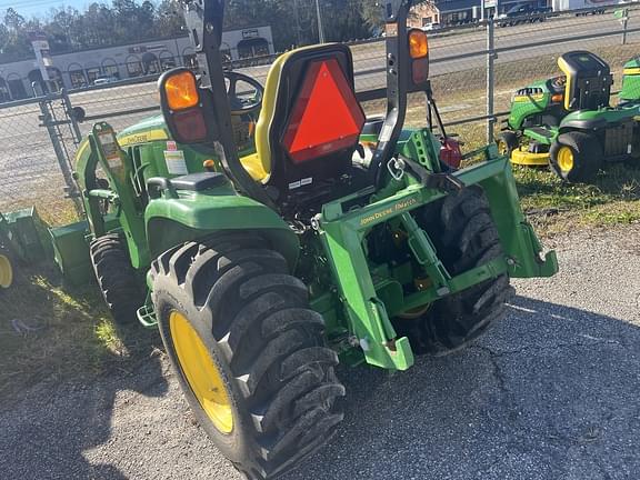 Image of John Deere 3039R equipment image 4