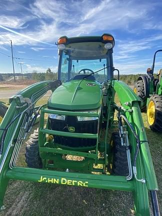 Image of John Deere 3039R equipment image 3