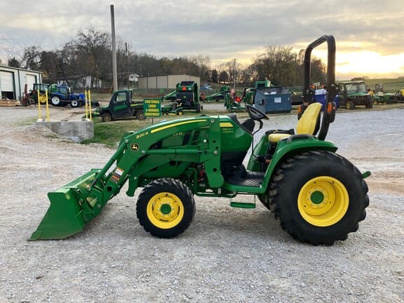 Main image John Deere 3039R
