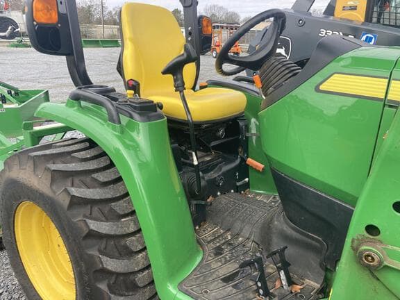 Image of John Deere 3039R equipment image 3