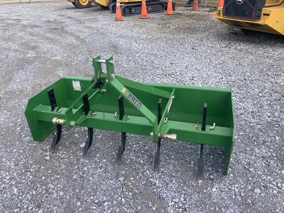 Image of John Deere 3039R equipment image 2