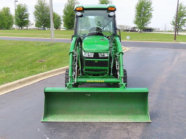 Image of John Deere 3039R equipment image 2