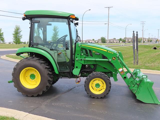 Image of John Deere 3039R equipment image 4