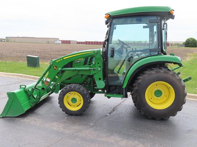 Image of John Deere 3039R equipment image 1