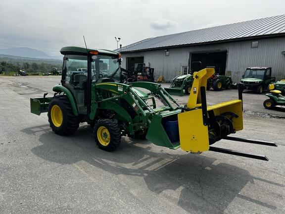 Image of John Deere 3039R equipment image 2