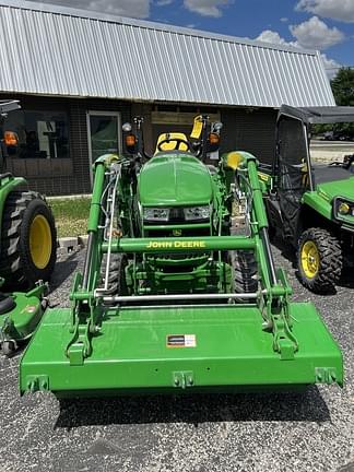 Image of John Deere 3039R equipment image 1