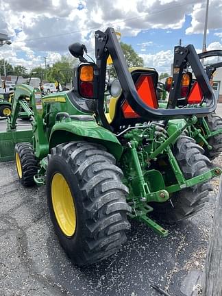 Image of John Deere 3039R equipment image 3