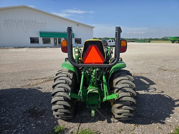 Image of John Deere 3039R equipment image 4