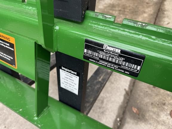 Image of John Deere 3039R equipment image 4