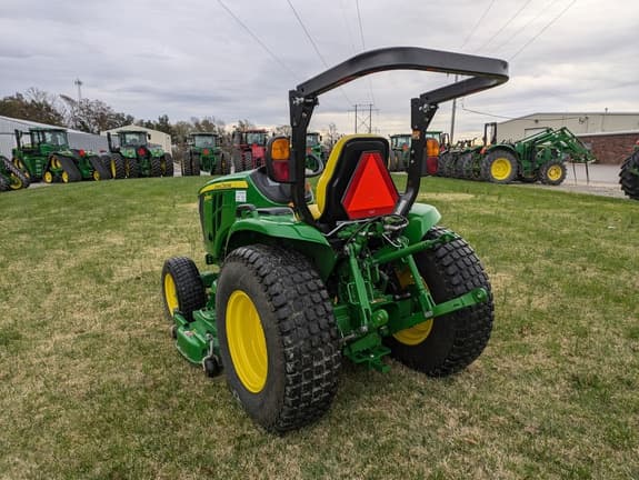 Image of John Deere 3039R equipment image 3