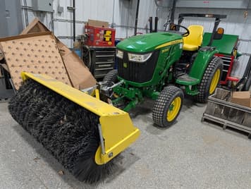 Main image John Deere 3039R